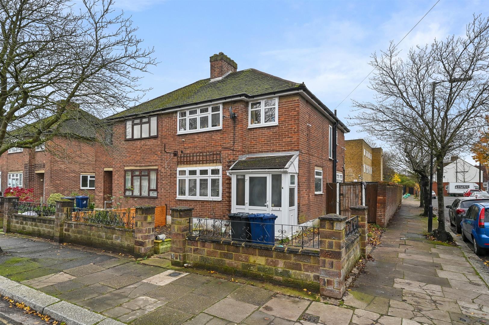 First Avenue, Acton, W3