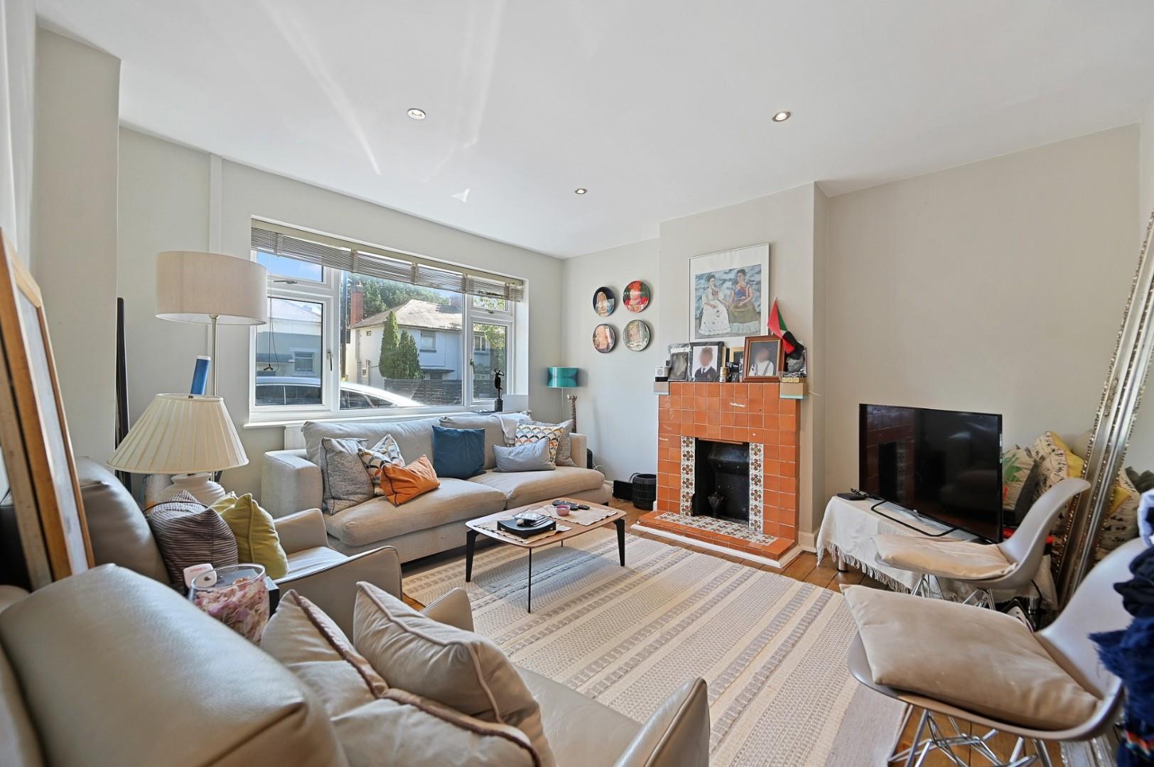 First Avenue, Acton, W3