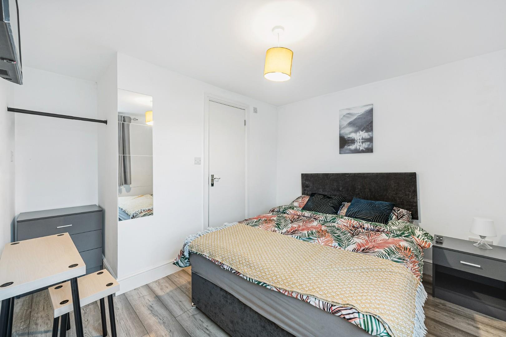 The Crescent, Acton, W3