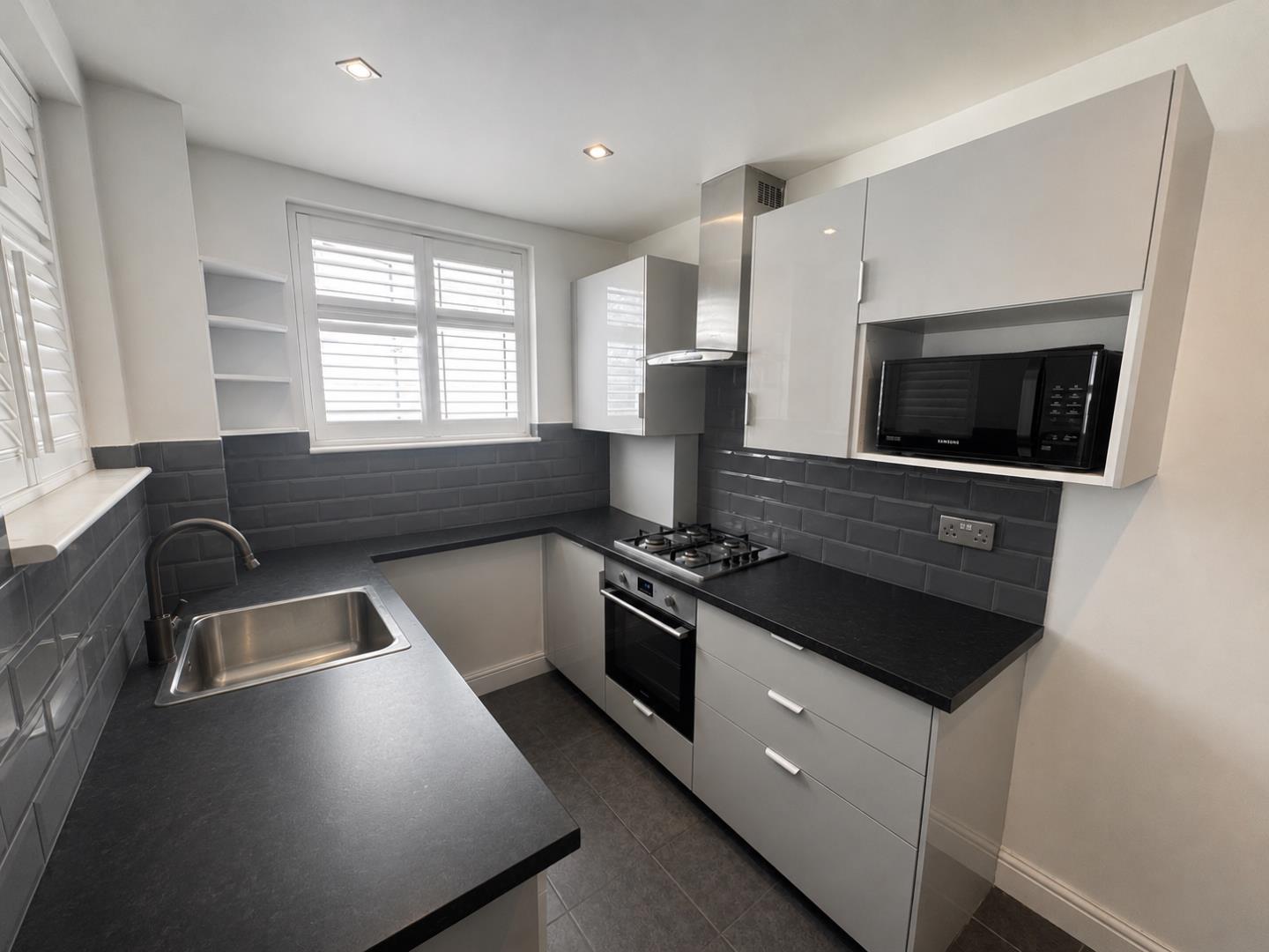 Avenue Crescent Acton, W3