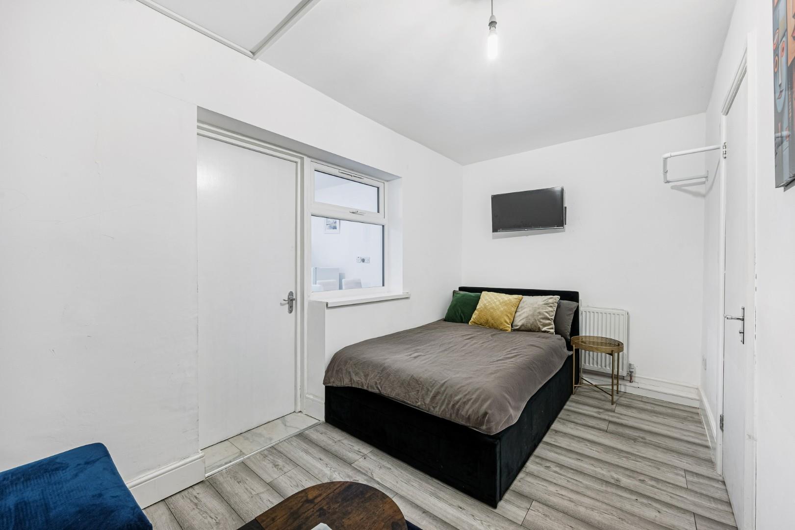 The Crescent, Acton, W3