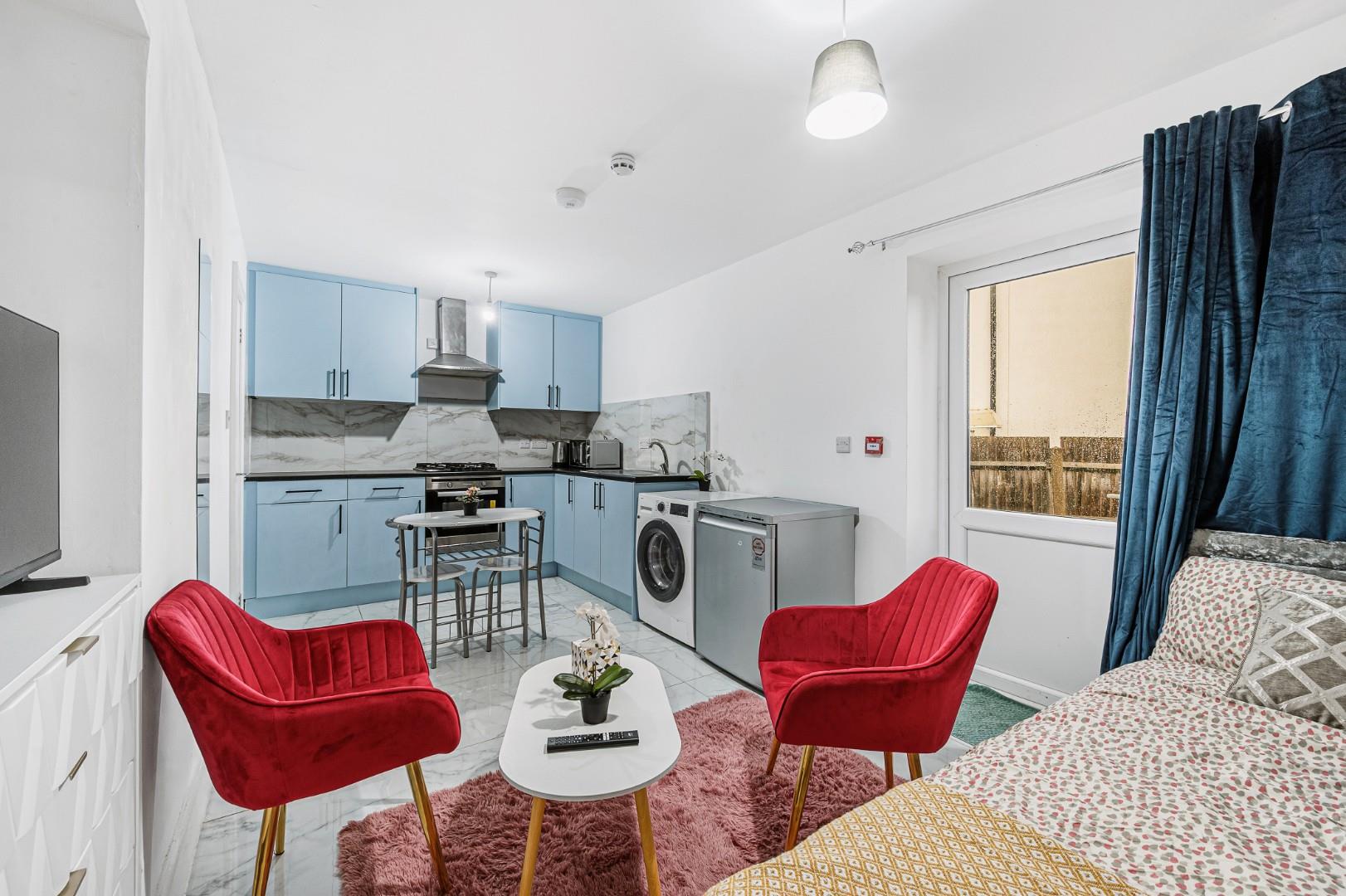 The Crescent, Acton, W3