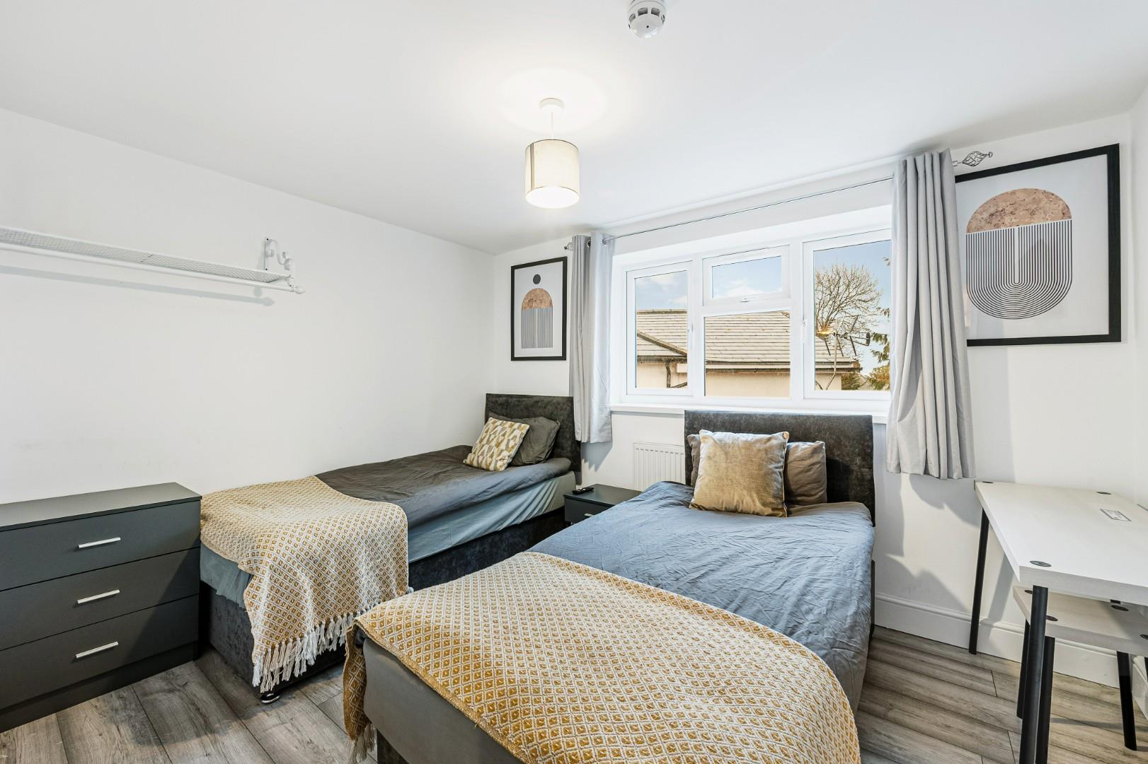 The Crescent, Acton, W3