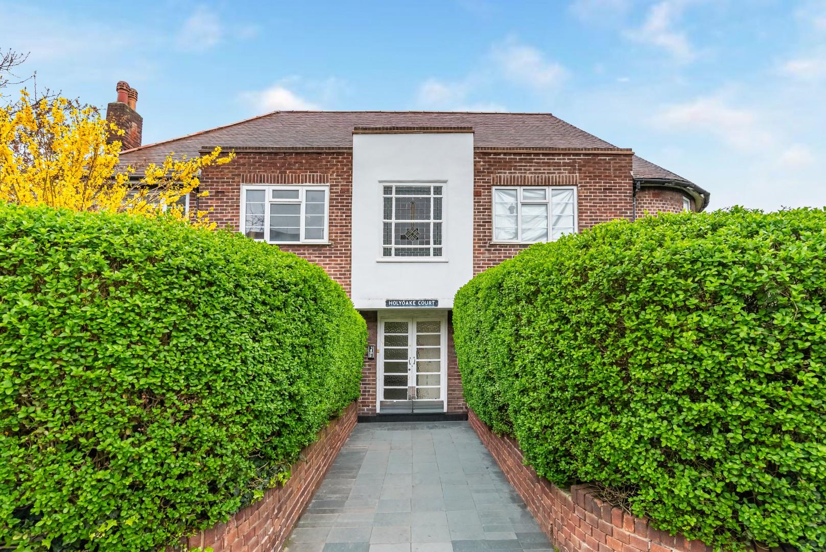 Pitshanger Lane, Ealing, W5
