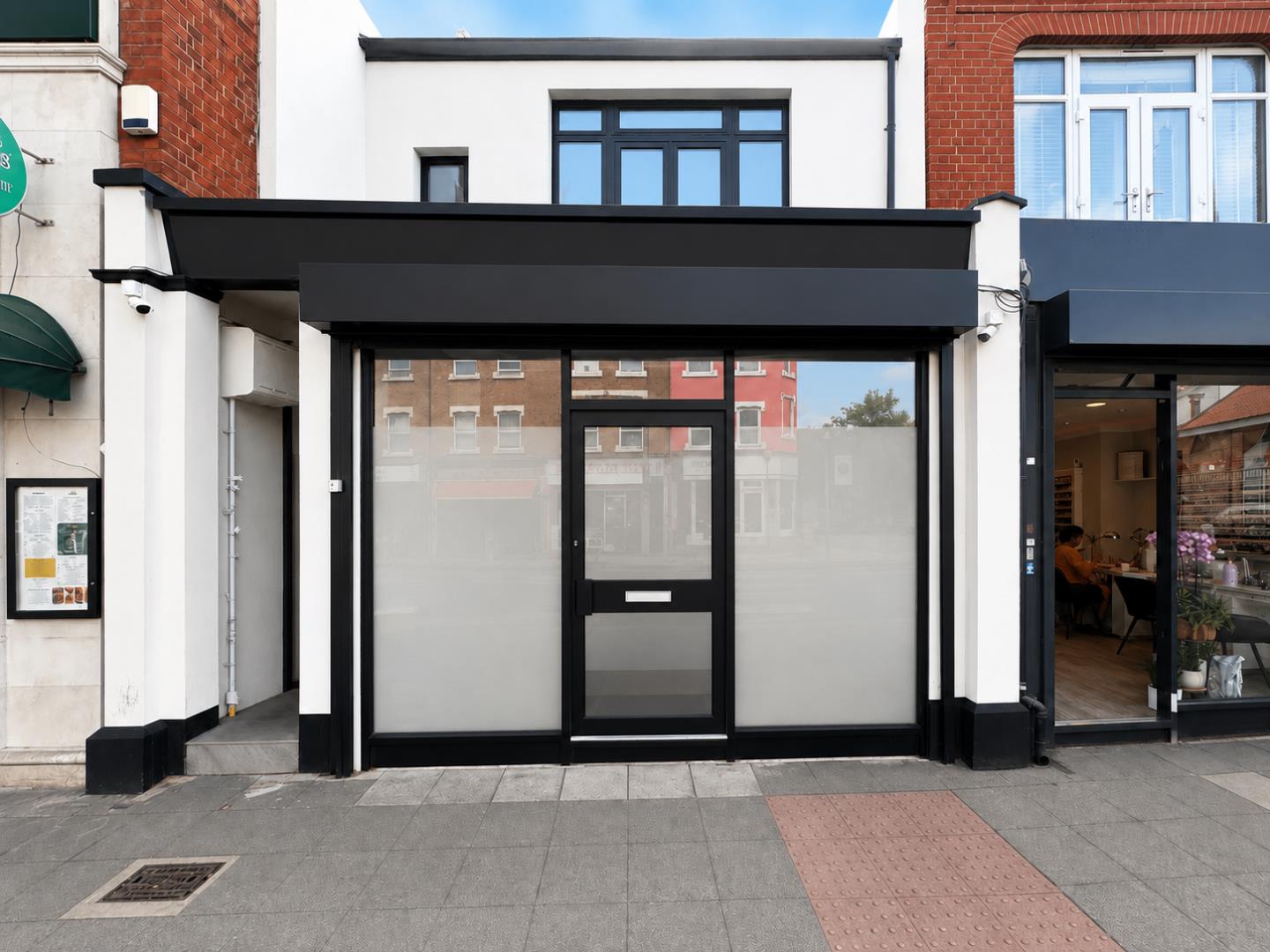 Northfield Avenue, London, W13