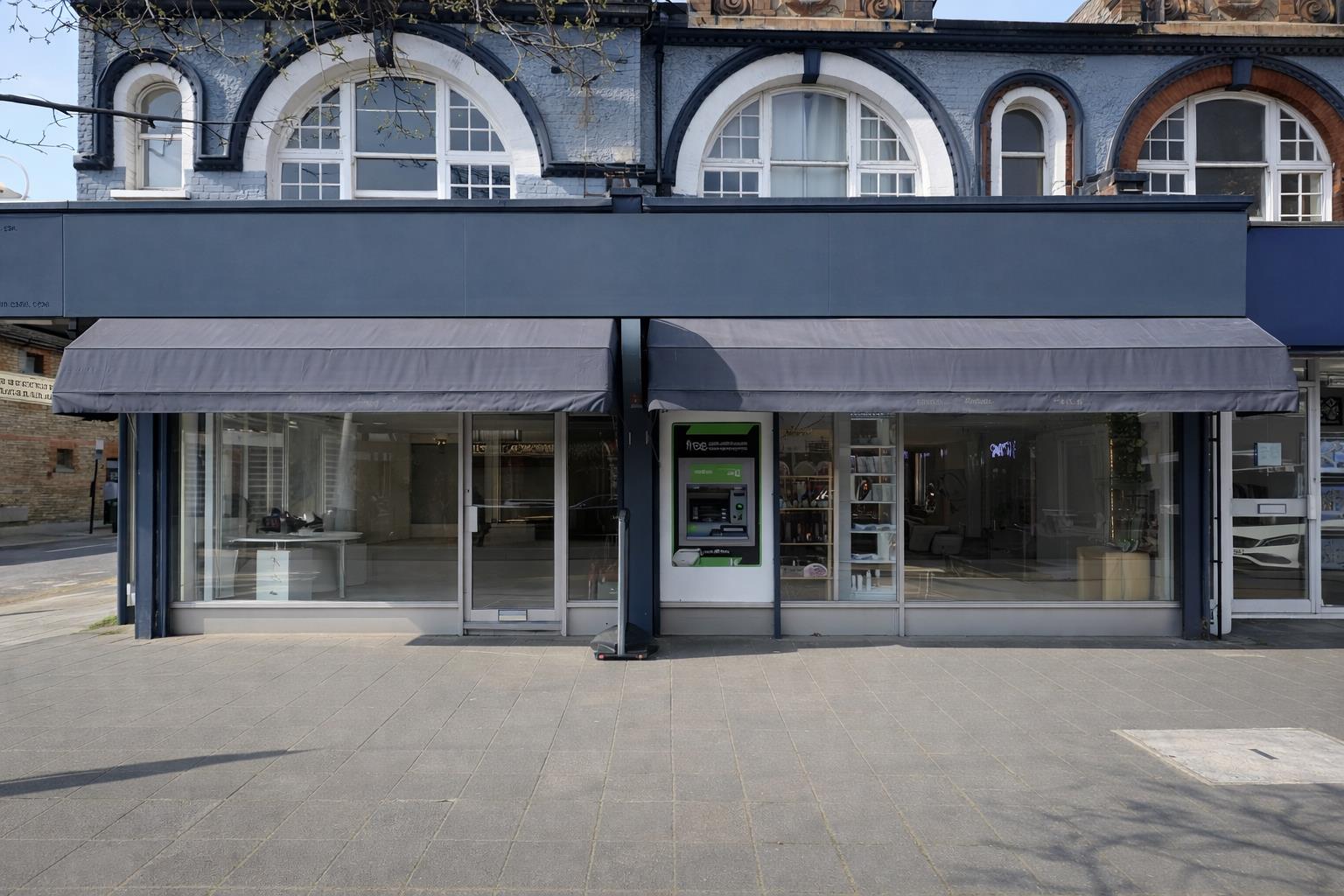 Northfield Avenue, London, W13