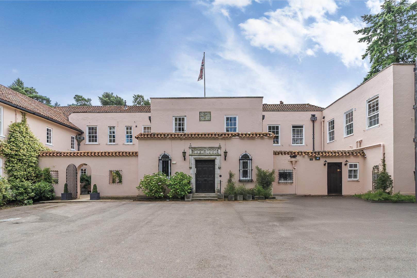 London Road, Sunningdale, Ascot, SL5