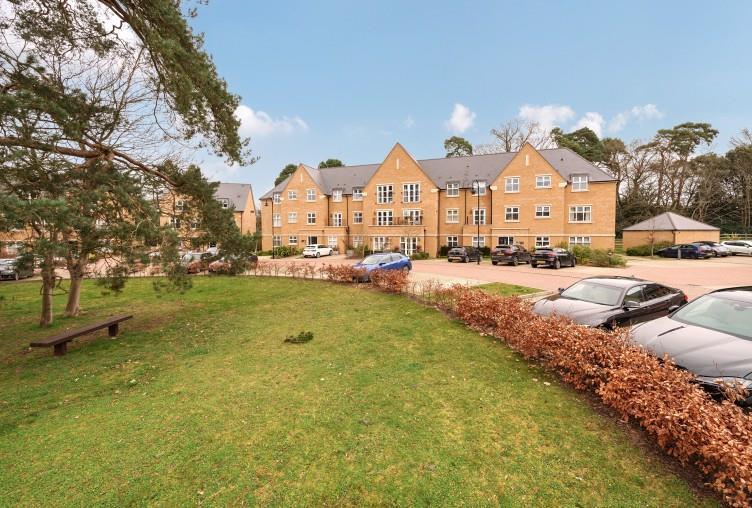 Queenswood Crescent, Englefield Green, Egham
