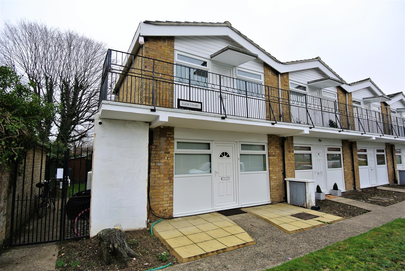 Glen Court, Addlestone