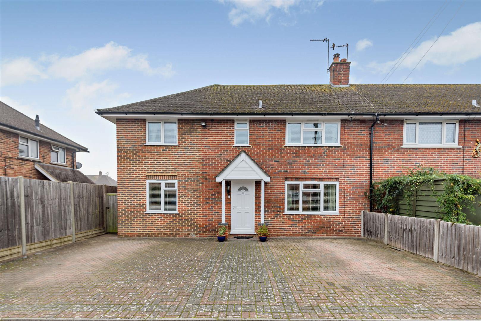 Bracken Way, Chobham, Woking