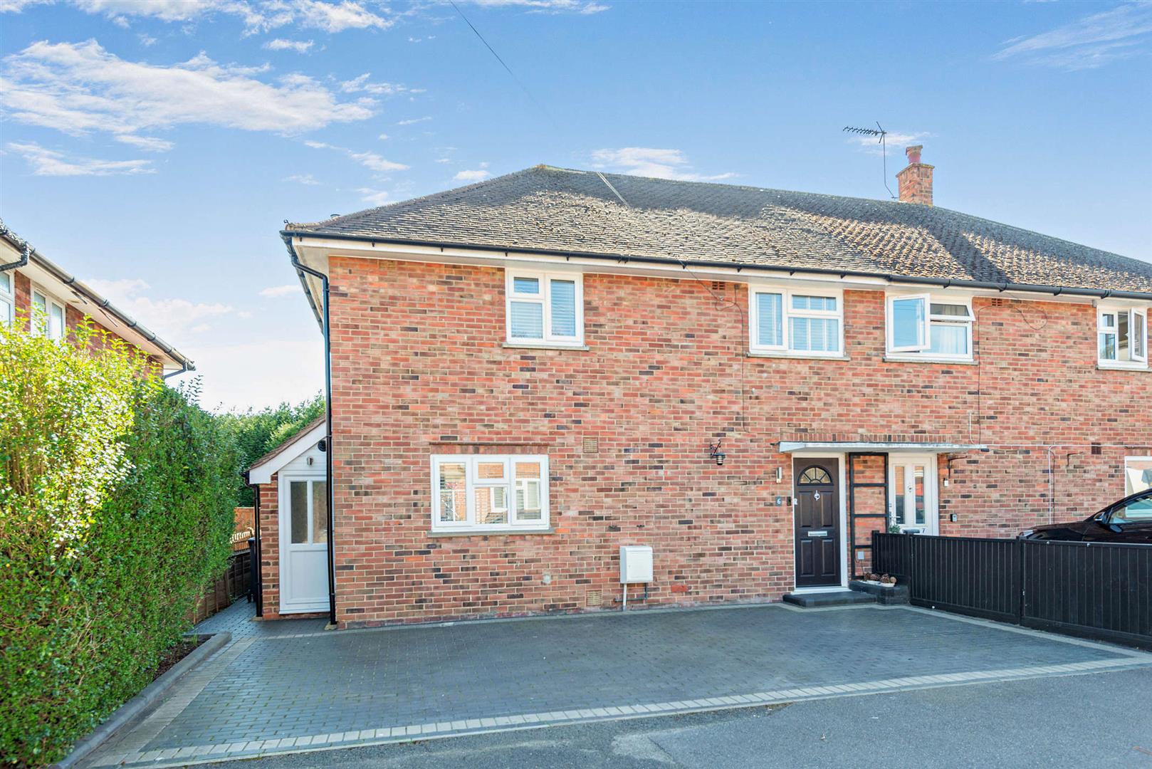 Oakdene, Chobham