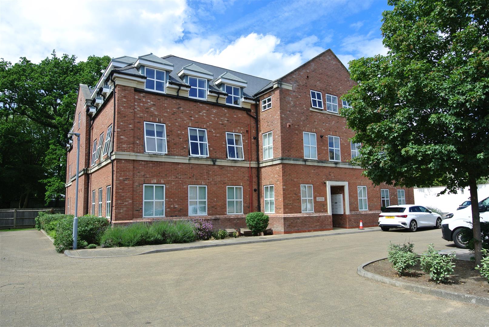 Great Charta Close, Englefield Green, Egham