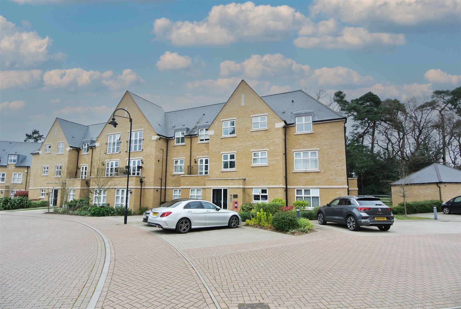 Queenswood Crescent, Englefield Green, Egham