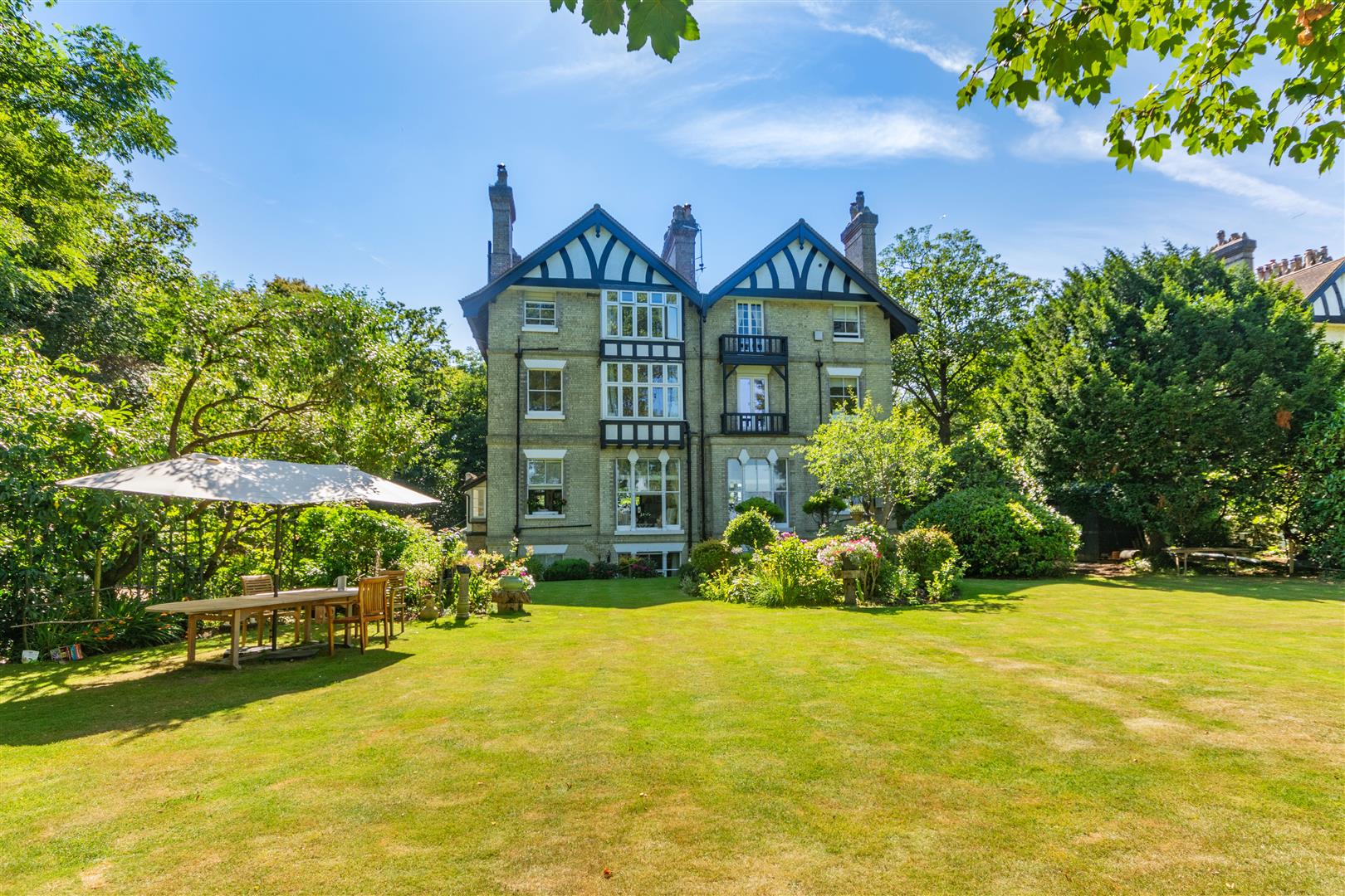 Coopers Hill Lane, Englefield Green, Egham