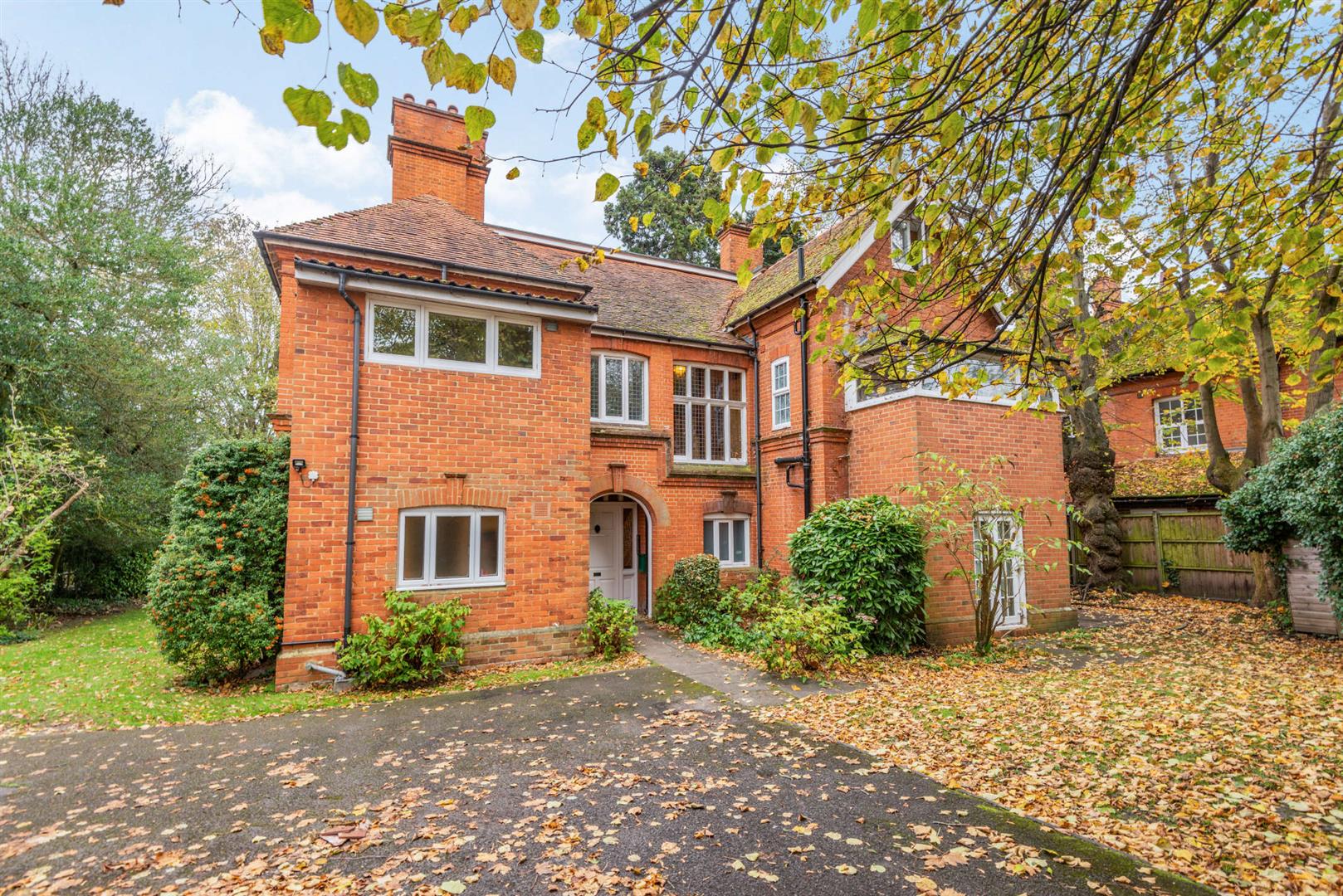 Kinburn Drive, Englefield Green