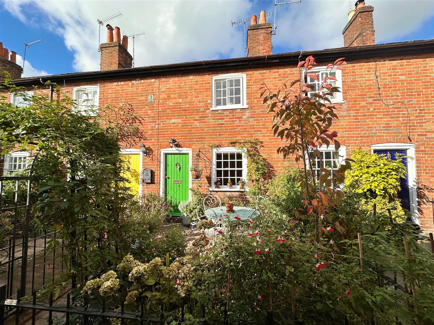 Trueman &amp; Grundy | Lowndes Buildings, Castle Street, Farnham - Trueman &amp; Grundy