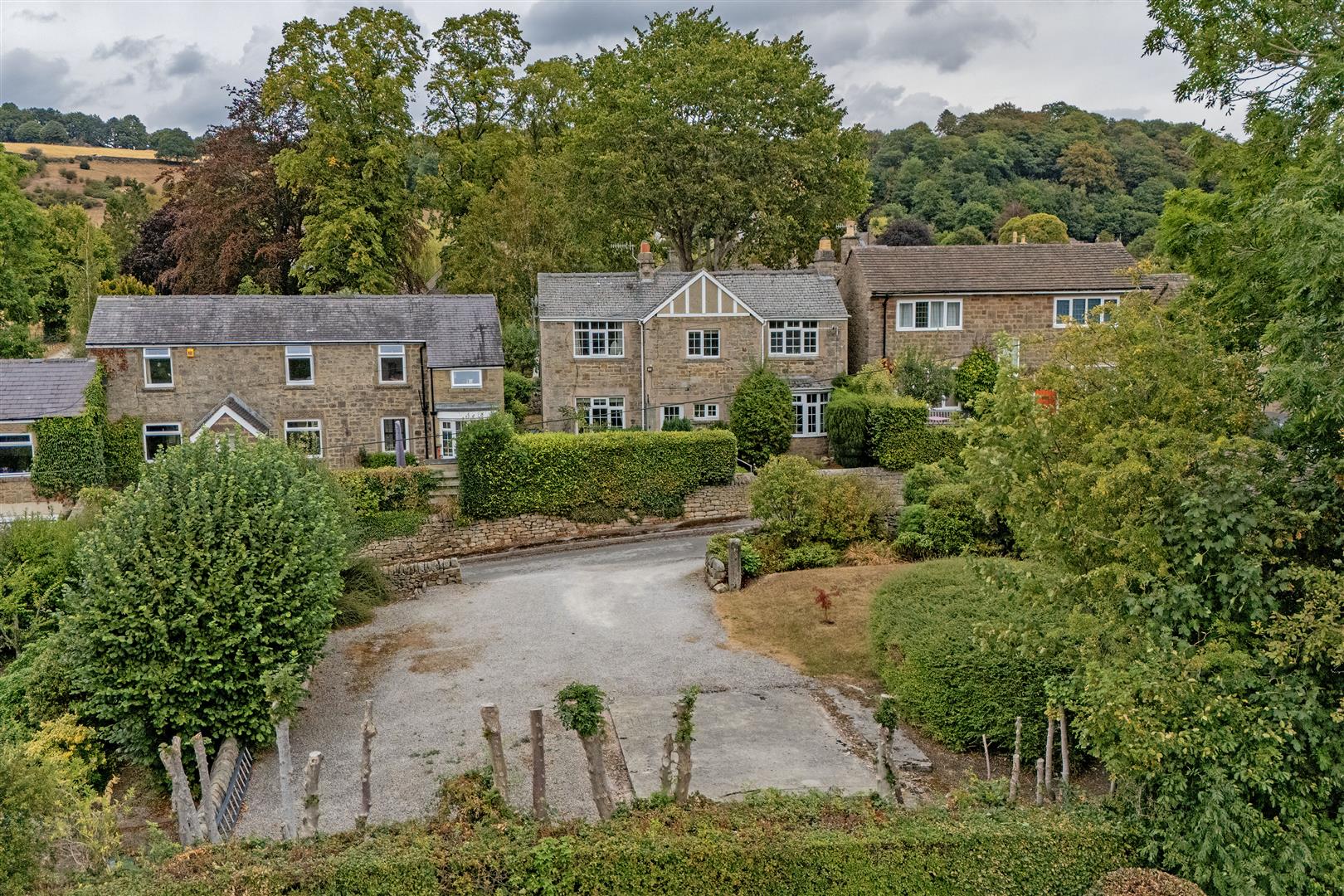 Roslyn Cottage, Over Lane, Baslow, DE45 1SA