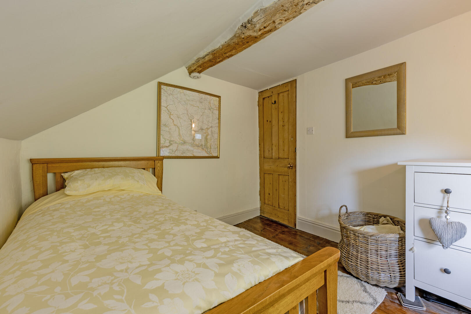 The Corner House, 1 Pursglove Road, Tideswell, SK17 8LG