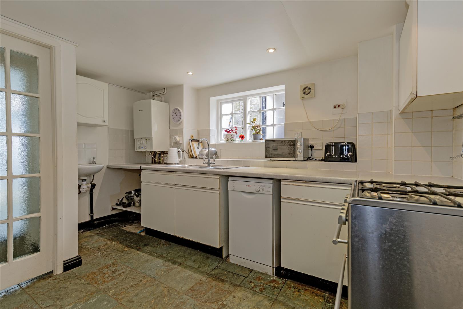 Castle Hill Farmhouse, Baslow Road, Bakewell, DE45 1AA
