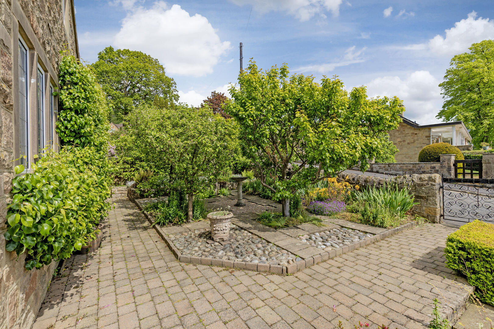 Low Wood, Coombs Road, Bakewell, DE45 1AQ