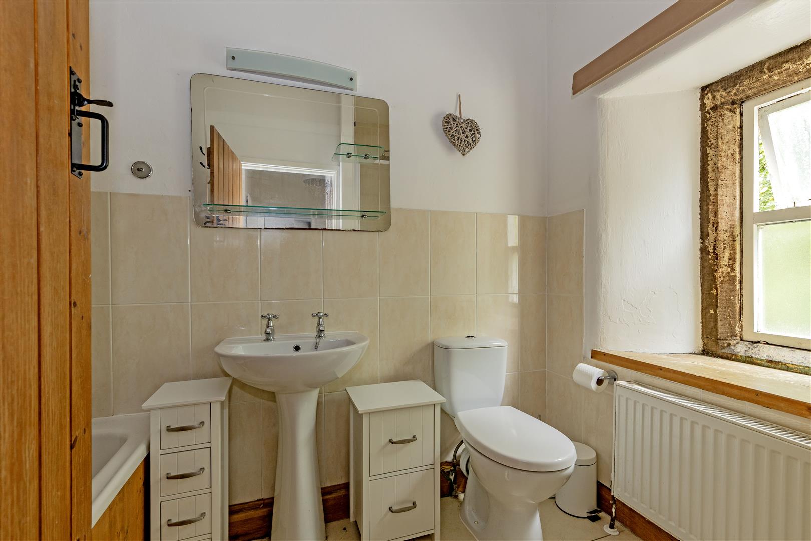 46, Middle Row, Cressbrook, Buxton, Derbyshire, SK17 8SX