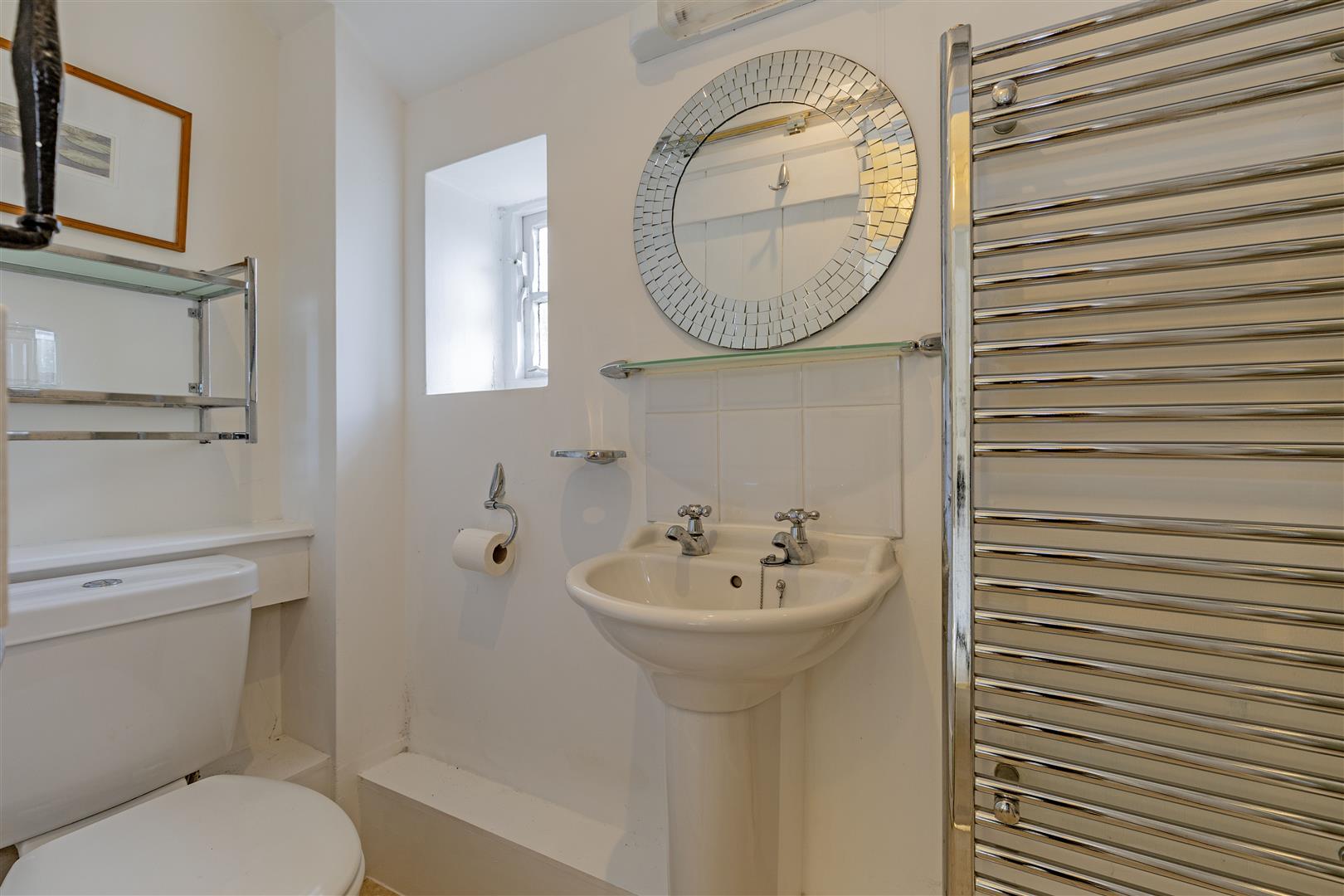 Castle Hill Farmhouse, Baslow Road, Bakewell, DE45 1AA