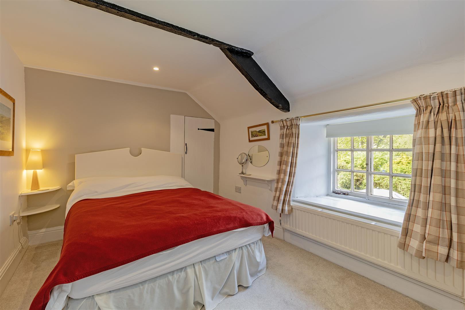 Castle Hill Farmhouse, Baslow Road, Bakewell, DE45 1AA