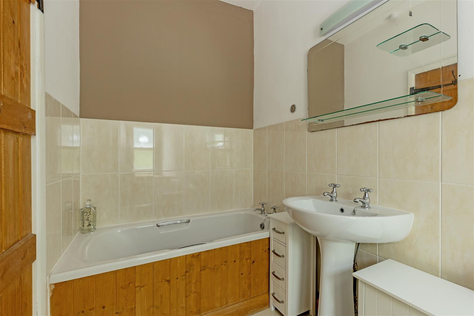 46, Middle Row, Cressbrook, Buxton, Derbyshire, SK17 8SX