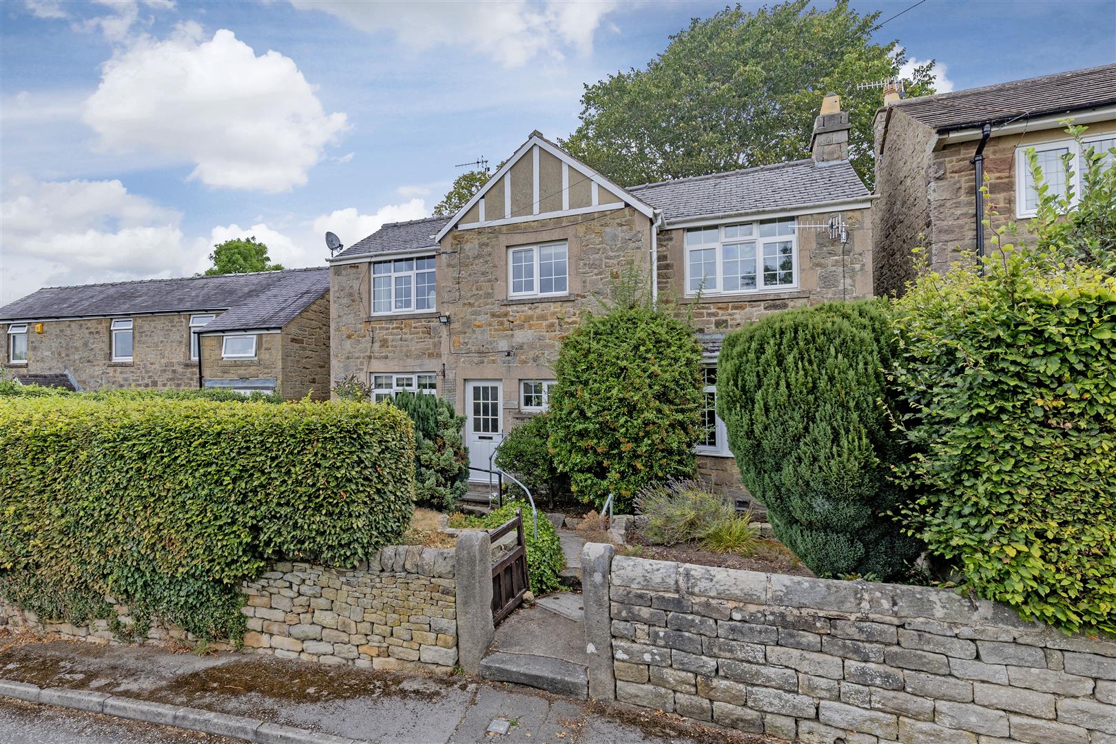 Roslyn Cottage, Over Lane, Baslow, DE45 1SA