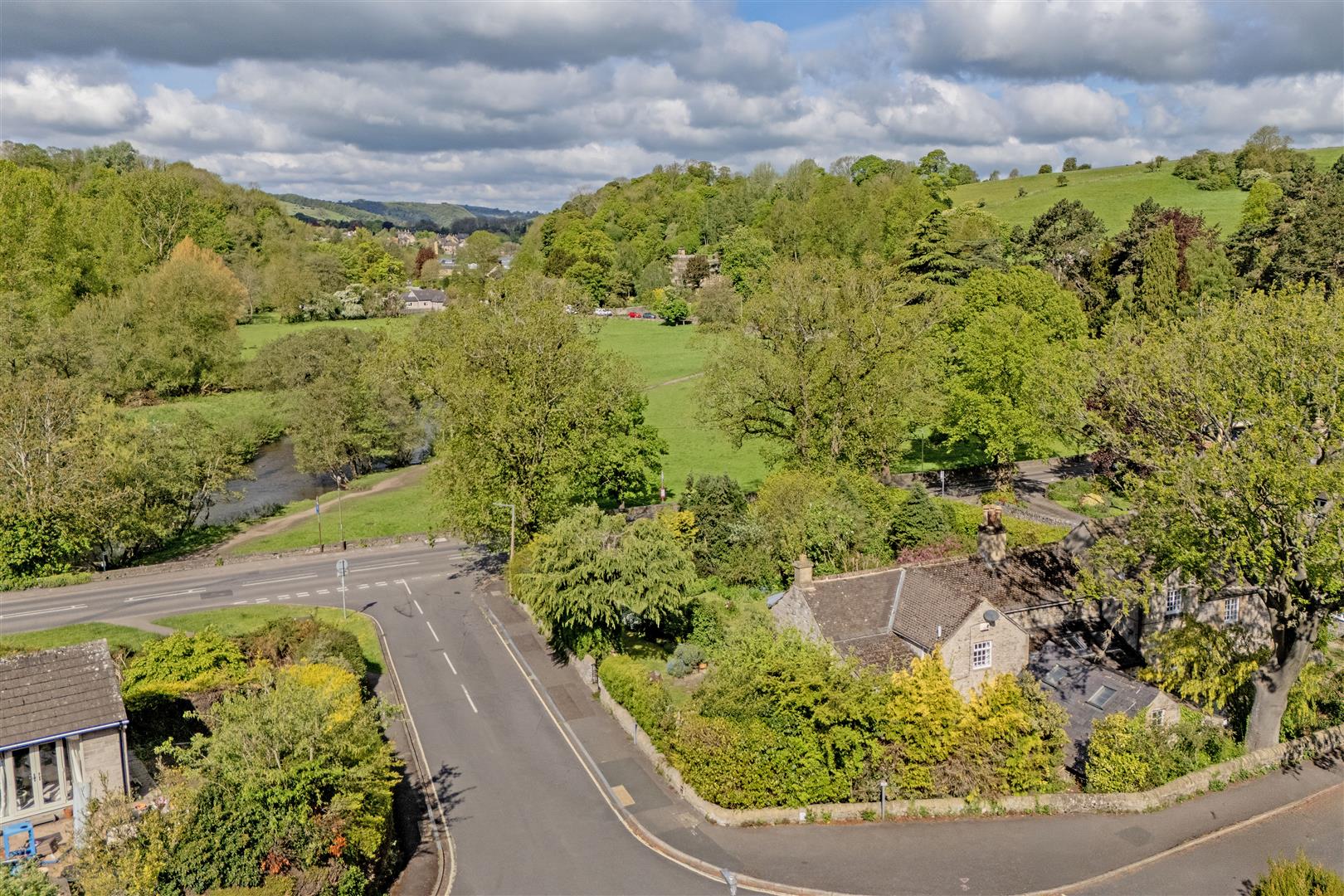 Castle Hill Farmhouse, Baslow Road, Bakewell, DE45 1AA