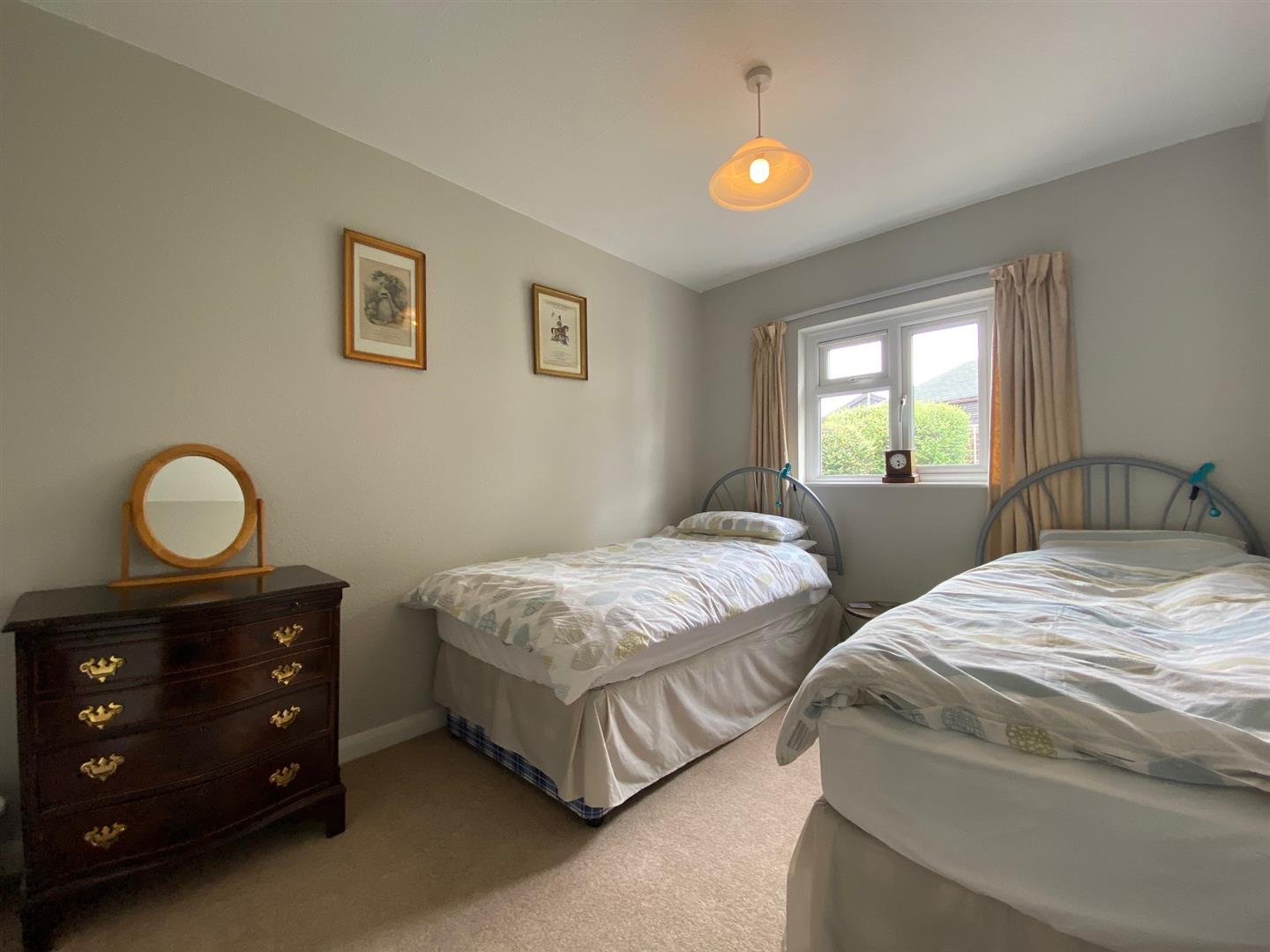Peaklands, Grisedale Road West, Great Longstone, Bakewell, DE45 1TU