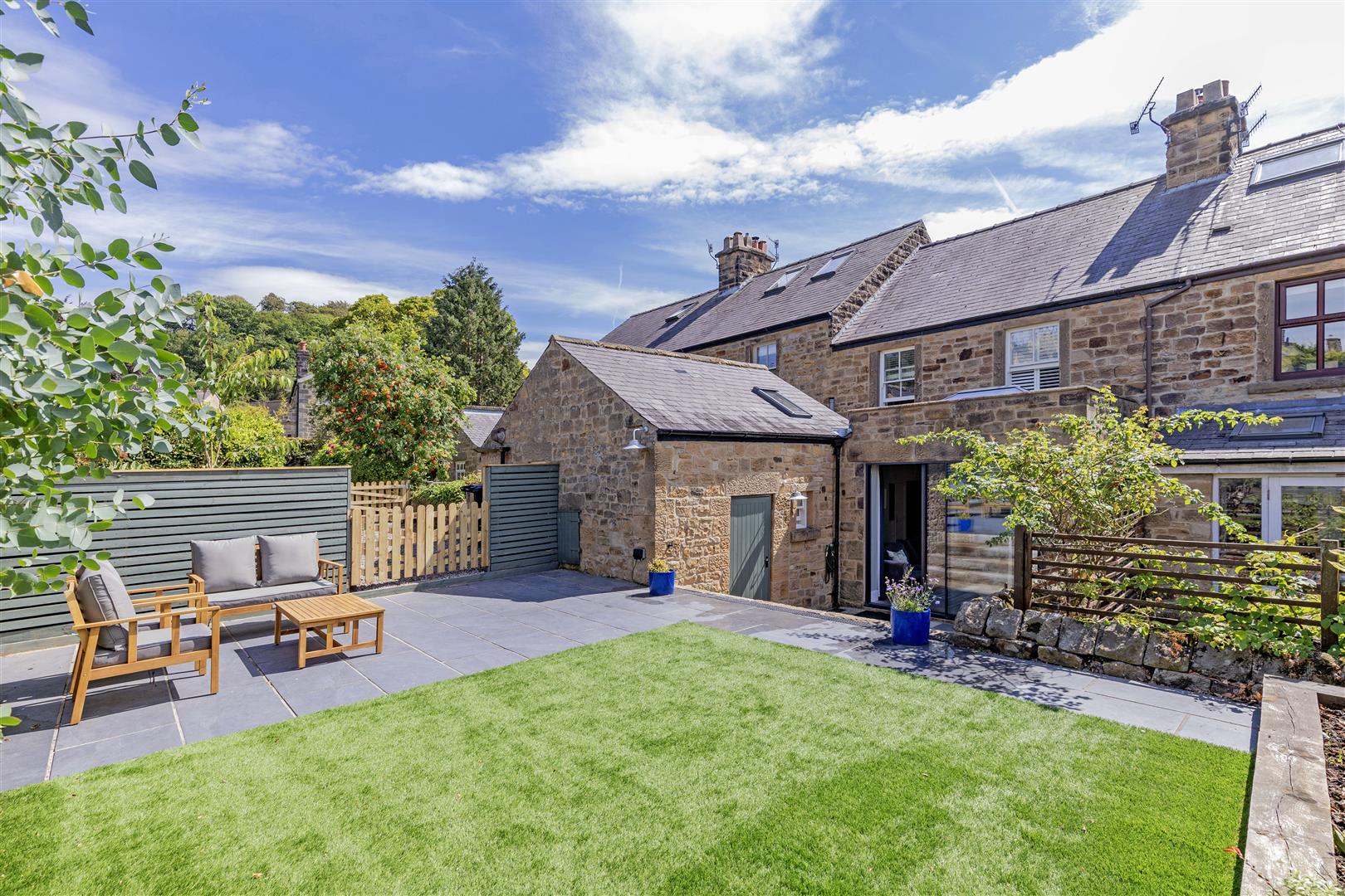 2, The Green, Bar Road, Baslow, DE45 1SF