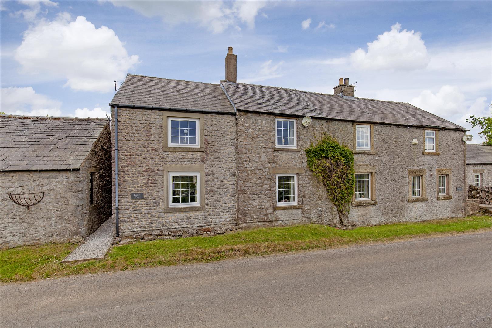 Bretton View, Wardlow, SK17 8RP