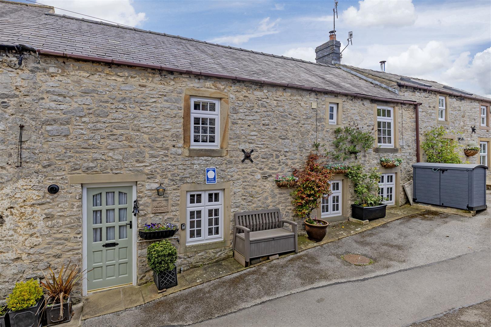 1 Harrow Cottage, Main Street, Great Longstone, DE45 1TA