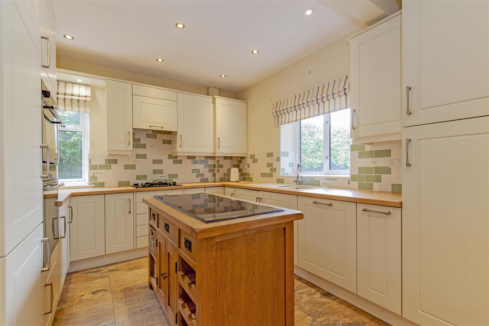 Marcroft, Haddon Road, Bakewell, DE45 1EP