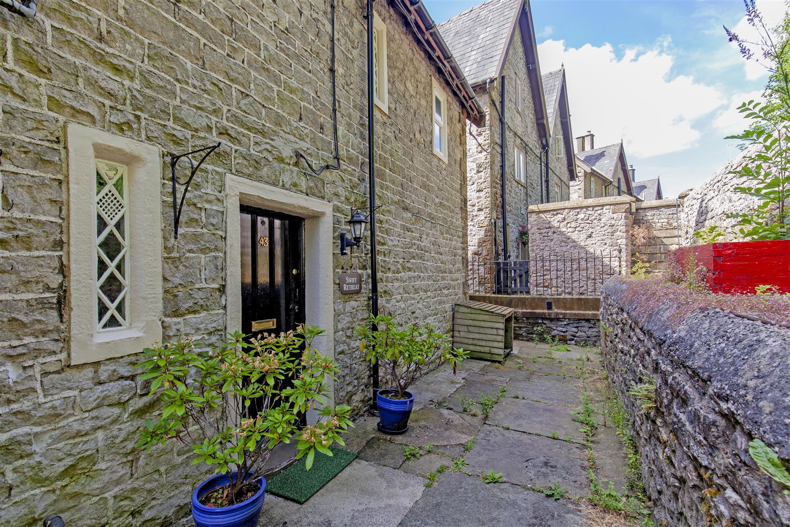 43, Middle Row, Cressbrook, Buxton, Derbyshire, SK17 8SX