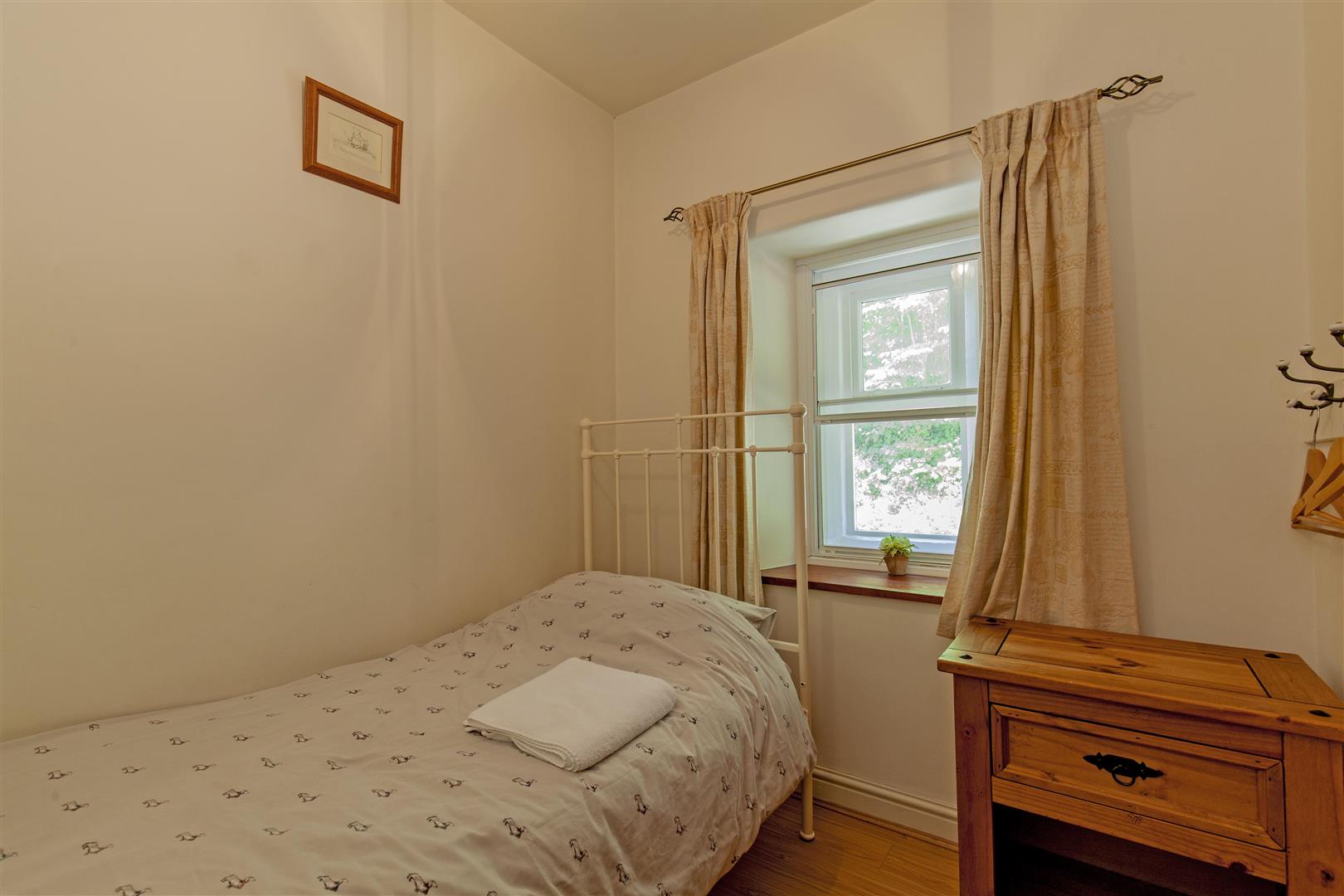 43, Middle Row, Cressbrook, Buxton, Derbyshire, SK17 8SX