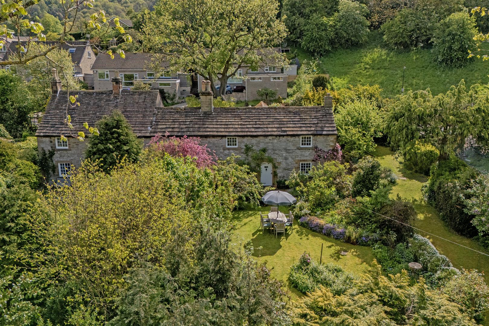 Castle Hill Farmhouse, Baslow Road, Bakewell, DE45 1AA