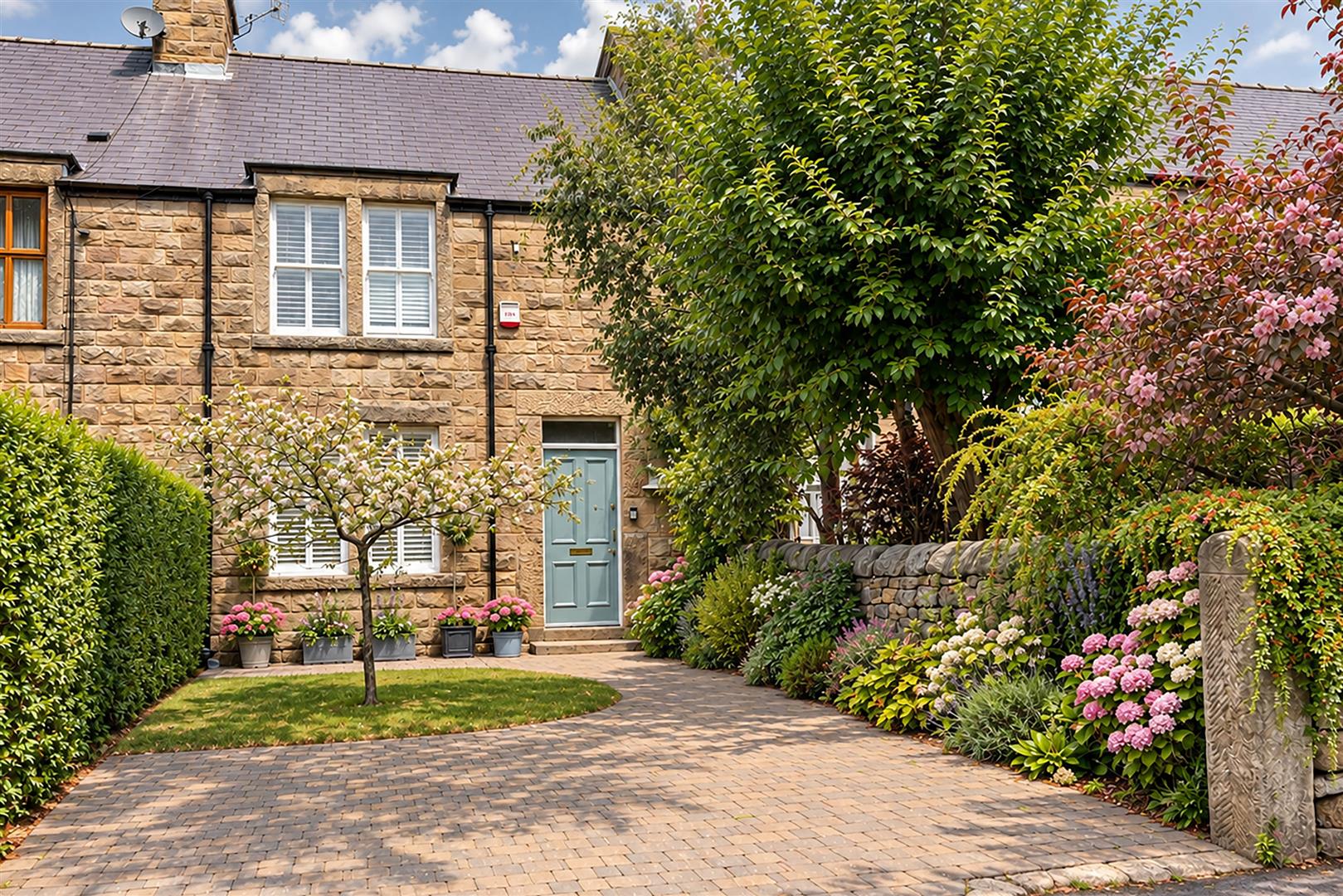 2, The Green, Bar Road, Baslow, DE45 1SF