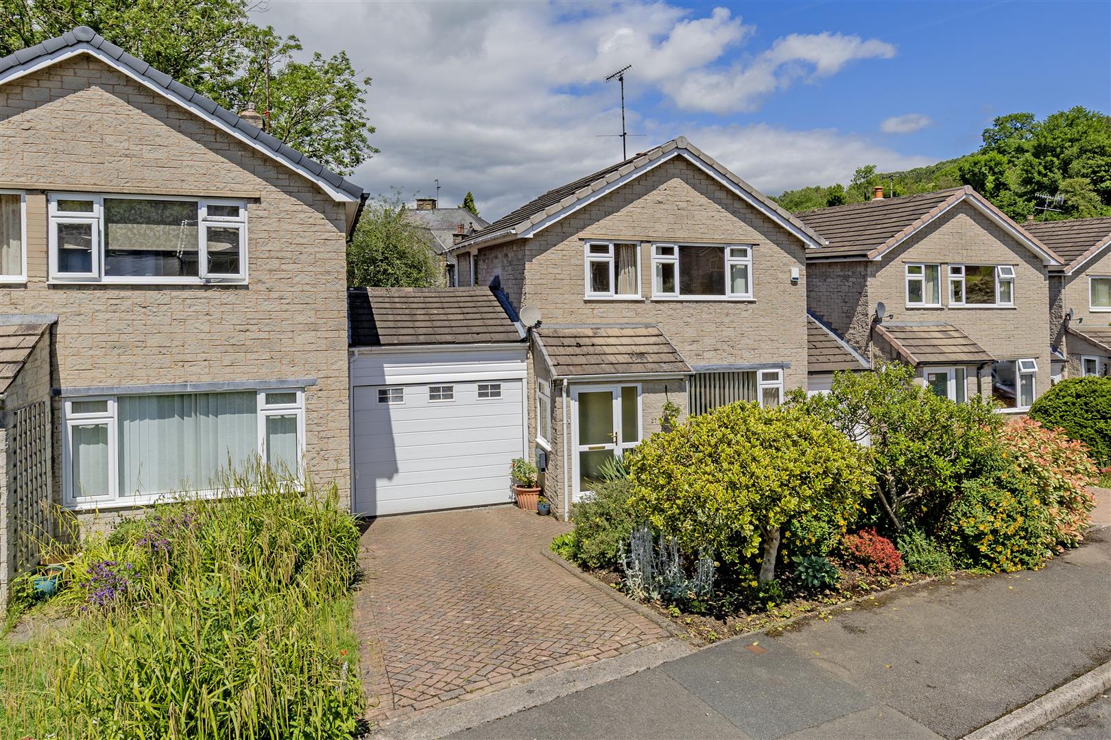 27, Castle Mount Crescent, Bakewell, DE45 1AT