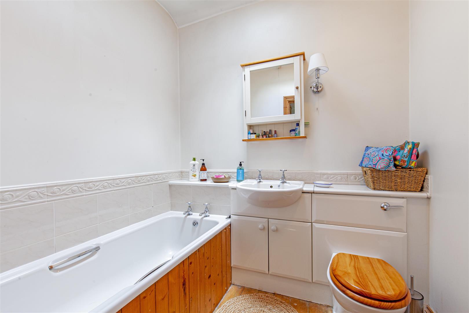 Dakins House, Main Street, Taddington, SK17 9TU