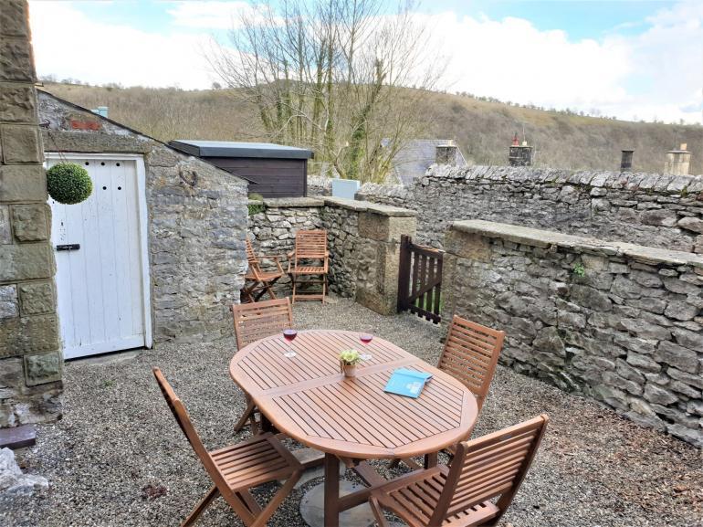 43, Middle Row, Cressbrook, Buxton, Derbyshire, SK17 8SX