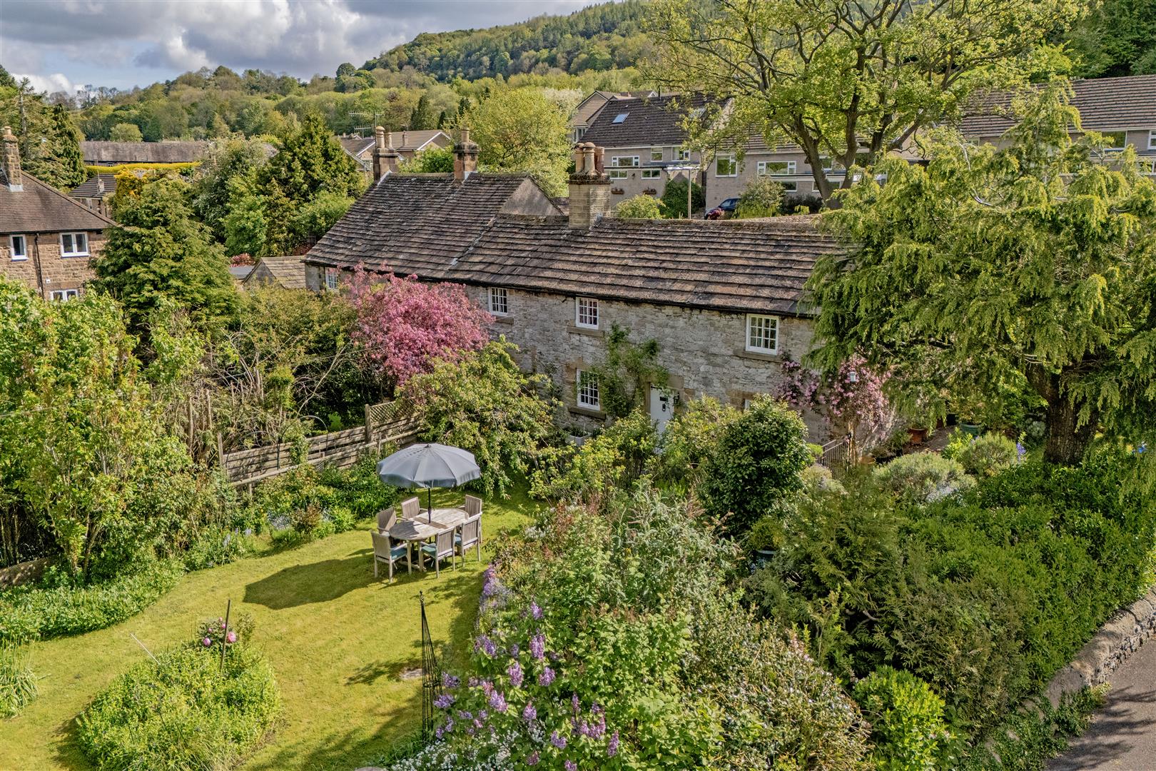 Castle Hill Farmhouse, Baslow Road, Bakewell, DE45 1AA