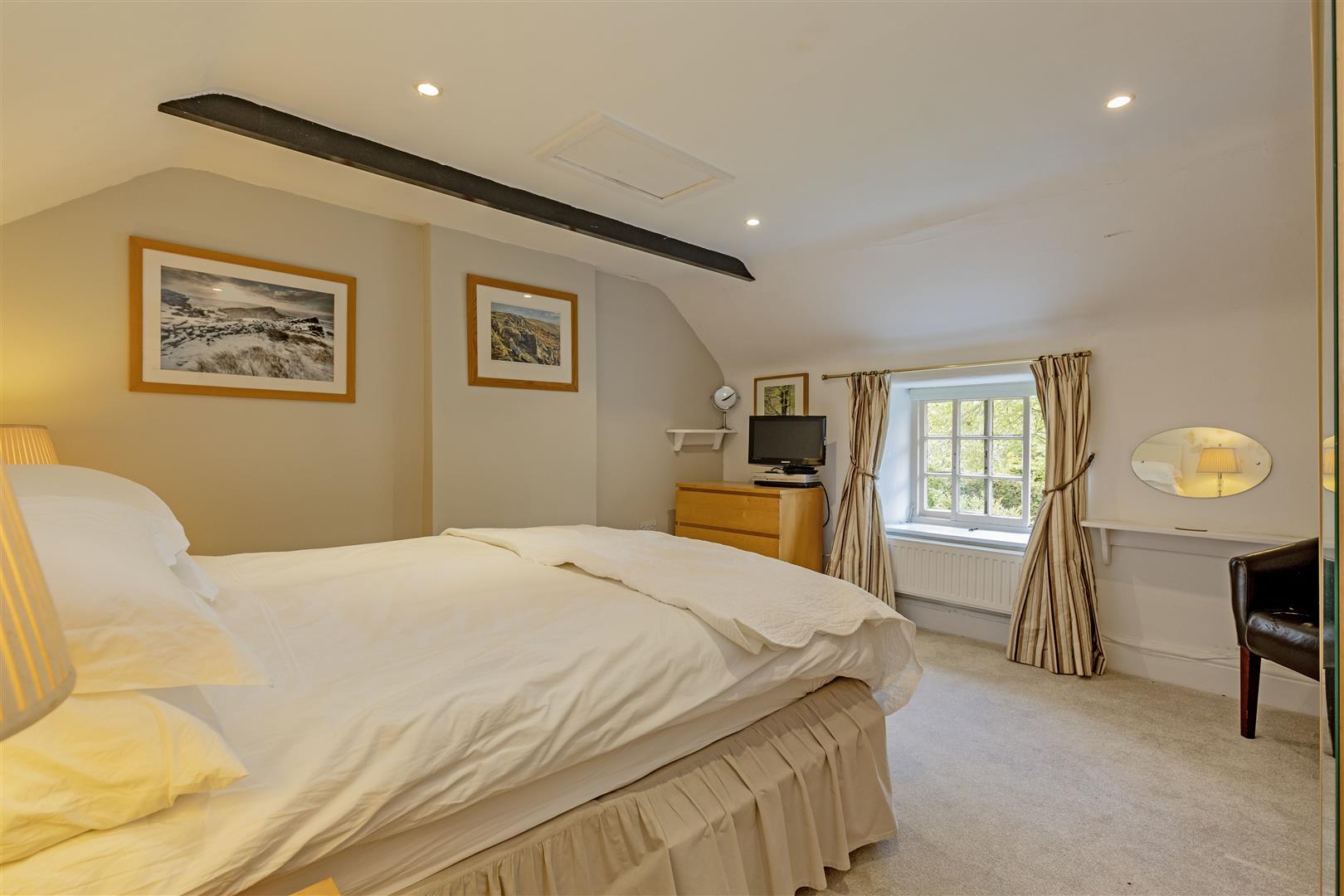 Castle Hill Farmhouse, Baslow Road, Bakewell, DE45 1AA