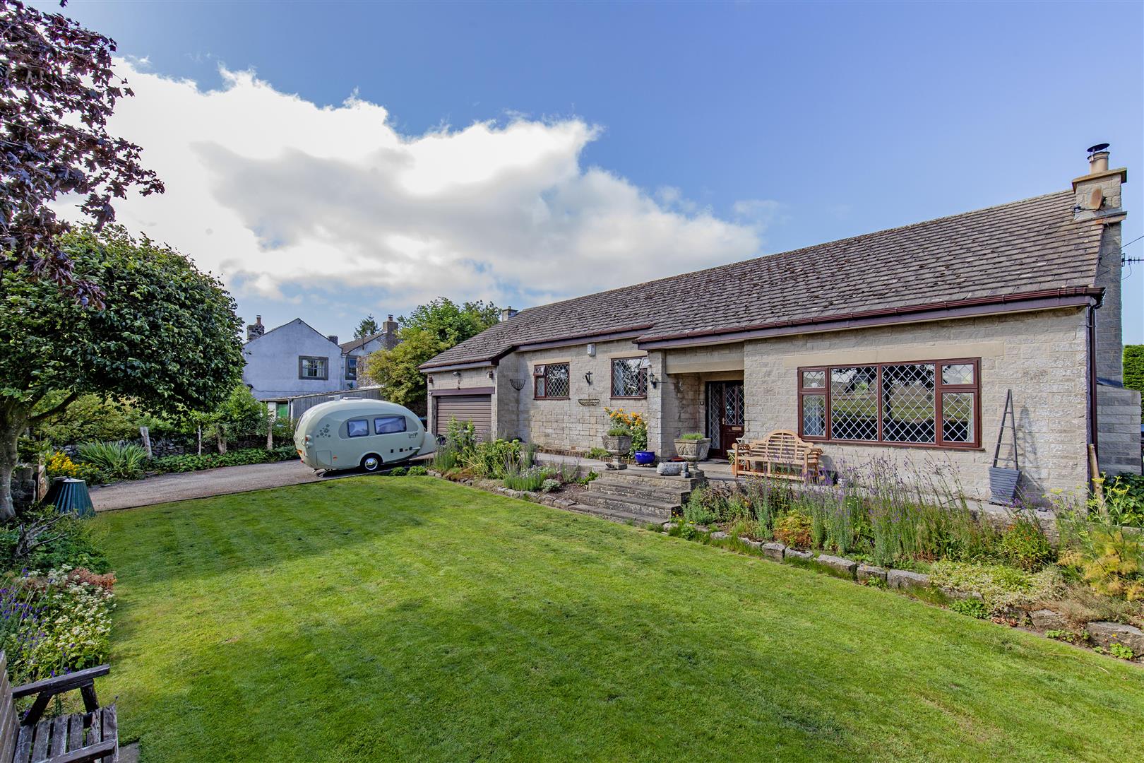 Douglas Lodge, Wardlow, Buxton, Derbyshire, SK17 8RP