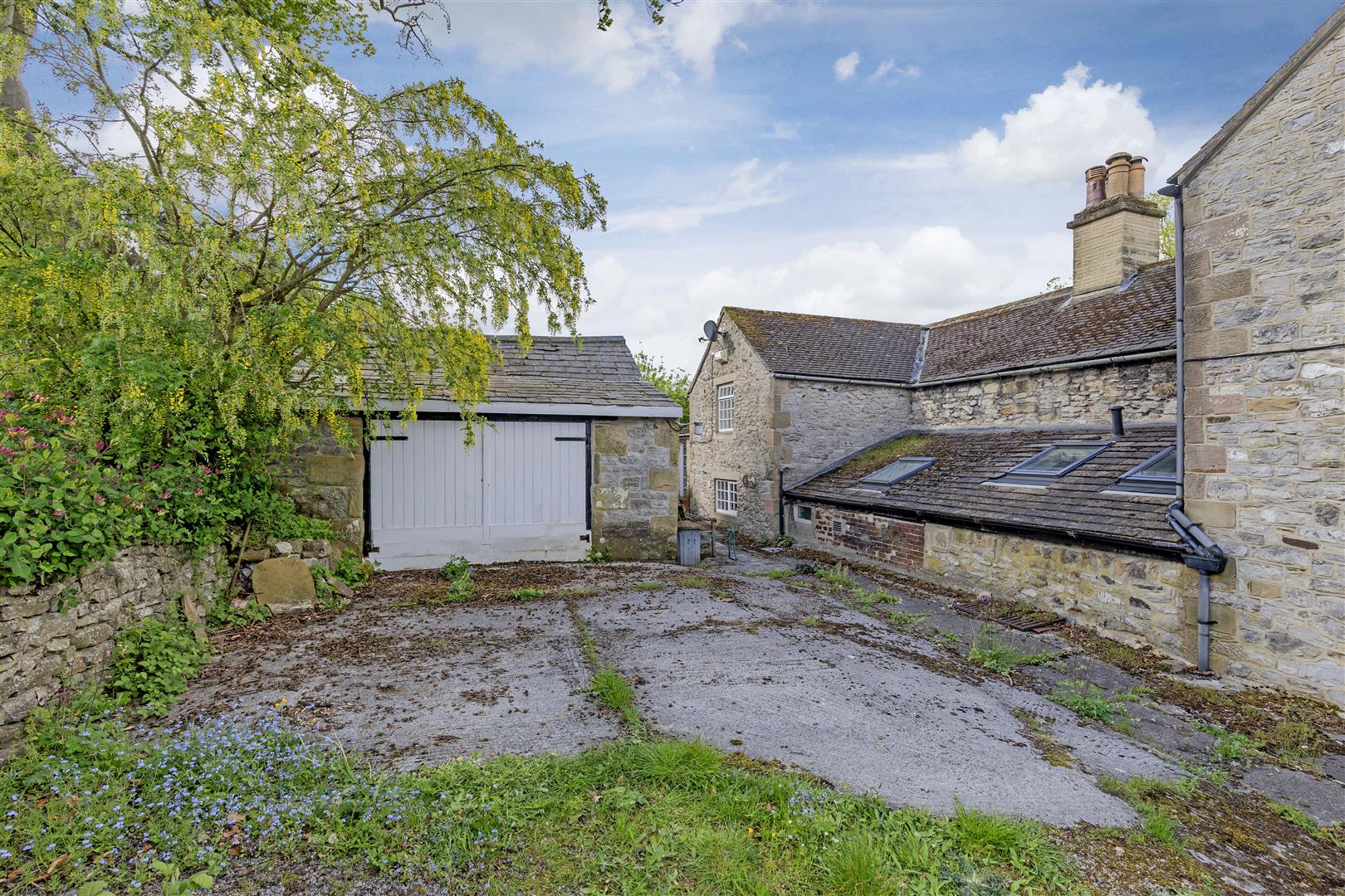 Castle Hill Farmhouse, Baslow Road, Bakewell, DE45 1AA