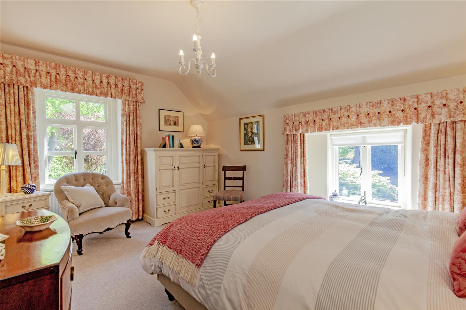 Whetstone Cottage, Eaton Hill, Baslow, DE45 1SB