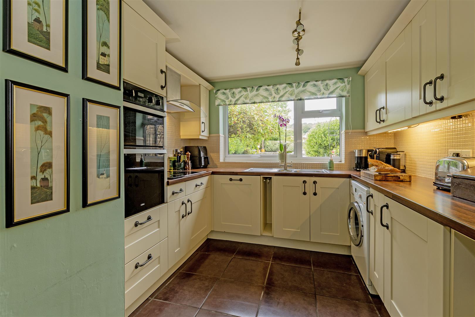 11, Moorfield, Matlock, DE4 3HF