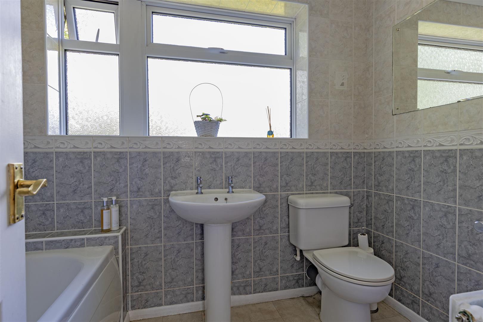 27, Castle Mount Crescent, Bakewell, DE45 1AT