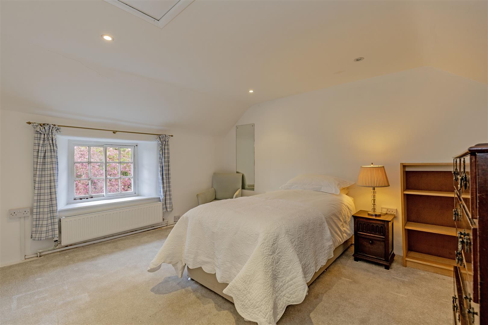 Castle Hill Farmhouse, Baslow Road, Bakewell, DE45 1AA